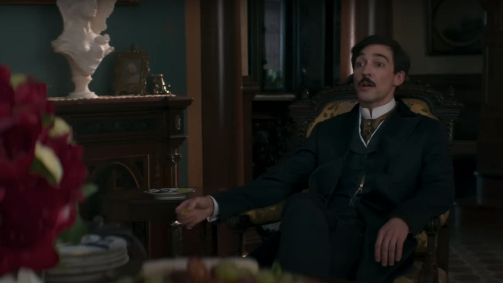 Oscar pays attention to detail (Image via YouTube/HBO)